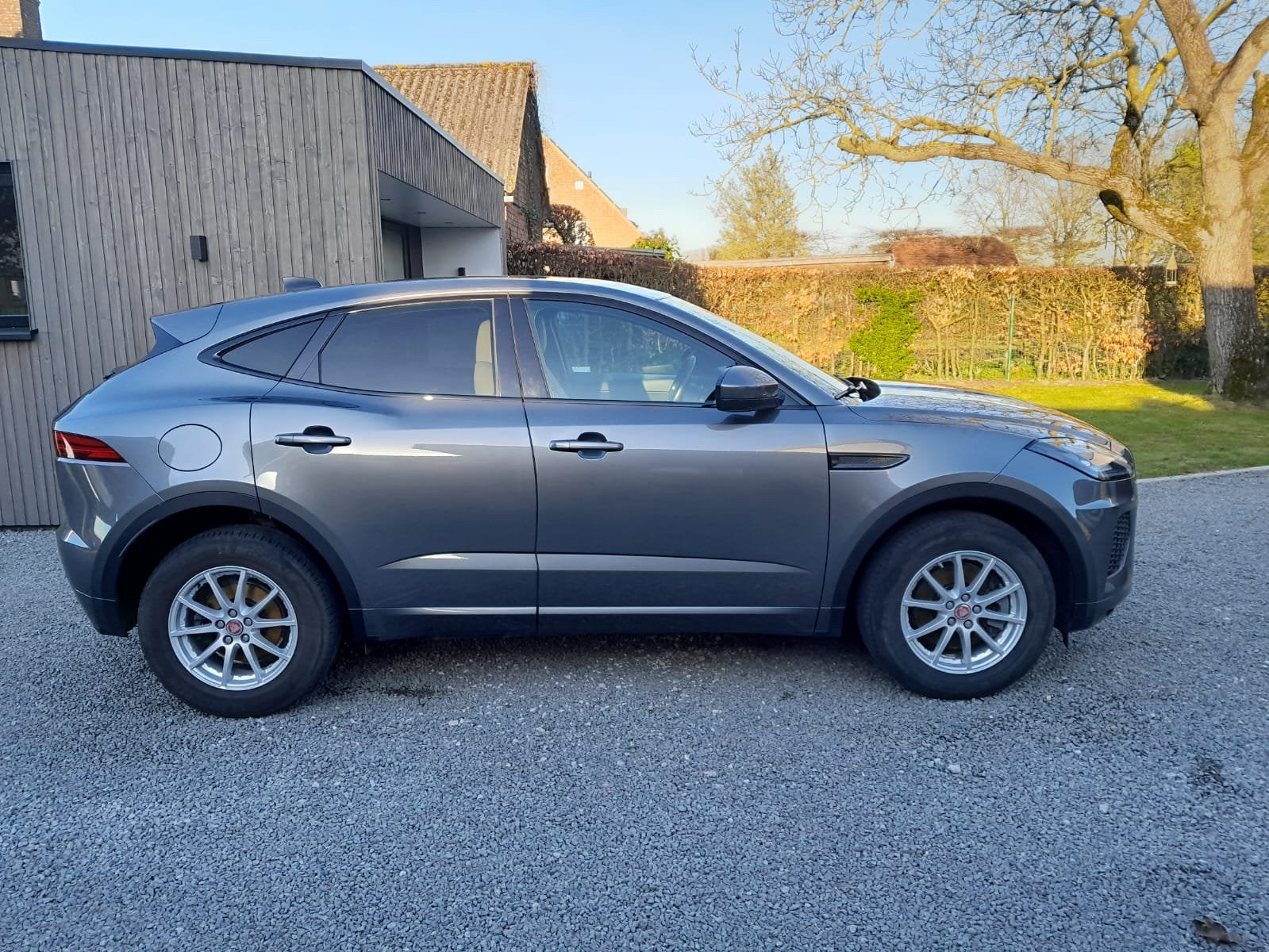 Jaguar E-Pace 2.0 AWD R-Dynamic, Auto's, Jaguar, Leder, E-Pace, Particulier, Zilver of Grijs