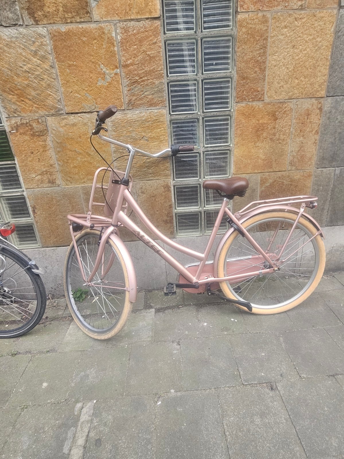 Mooie lichtroze damesfiets – nauwelijks gebruikt 28 inch, Ophalen