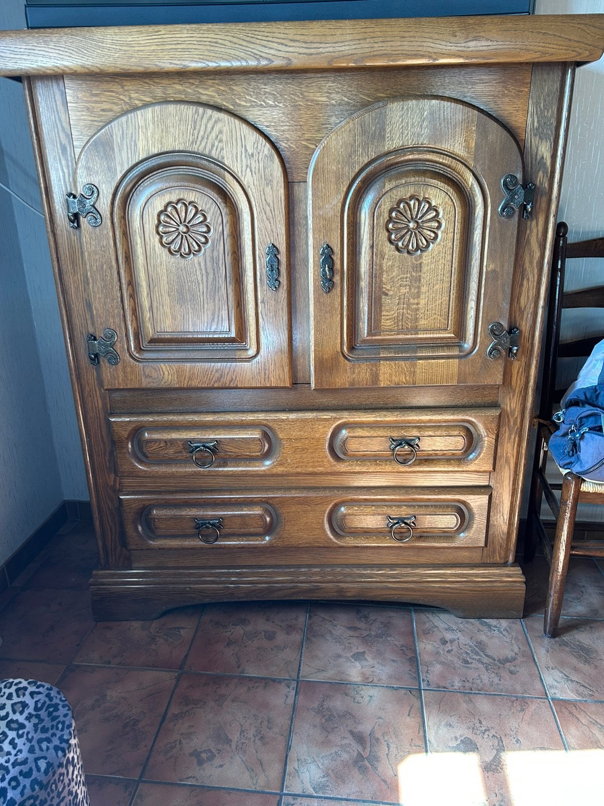 Zware eiken kast met 2 schuiven, Antiek en Kunst, Antiek | Meubels | Kasten, Ophalen