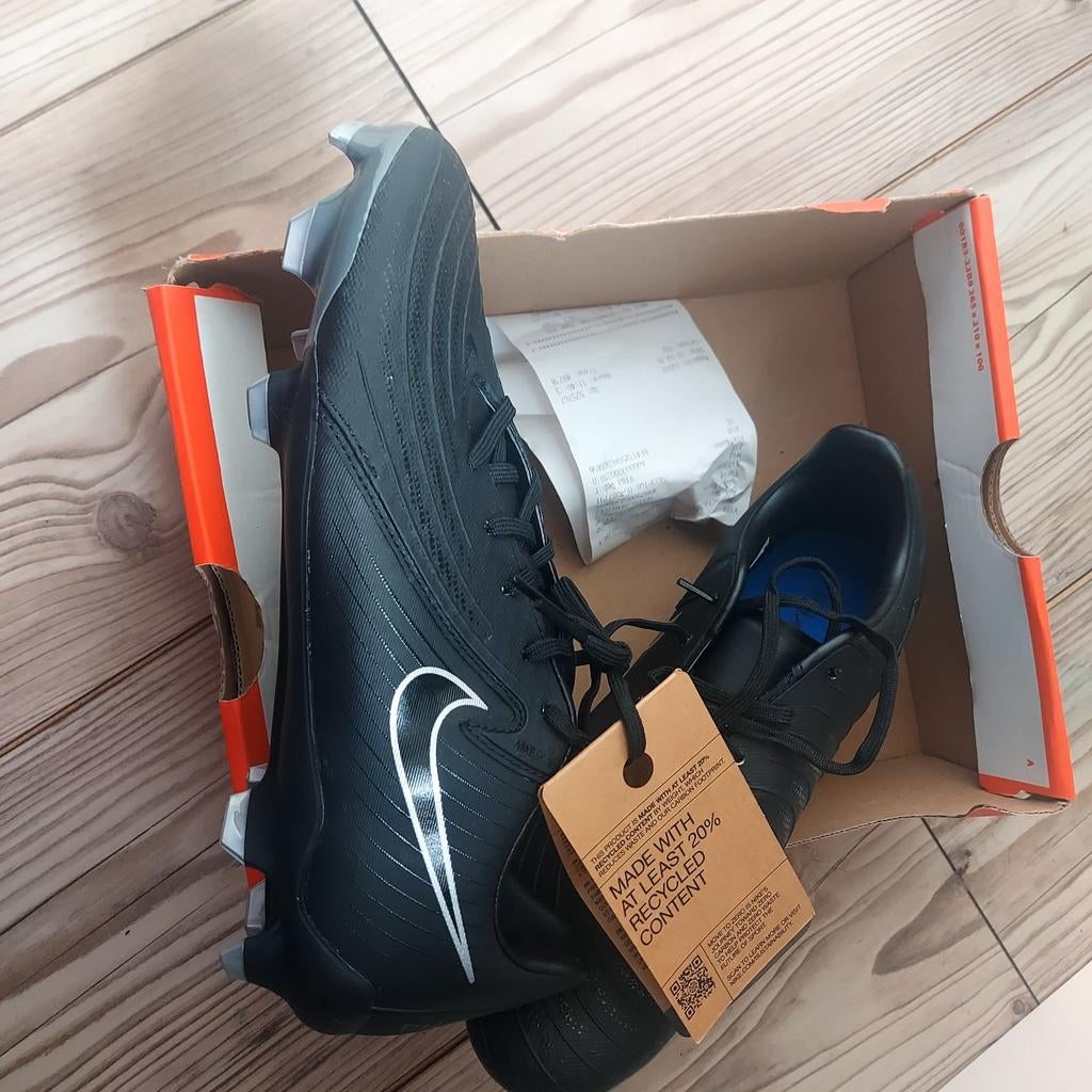 Chaussures de foot Nike Skin taille 39 neuves, Chaussures