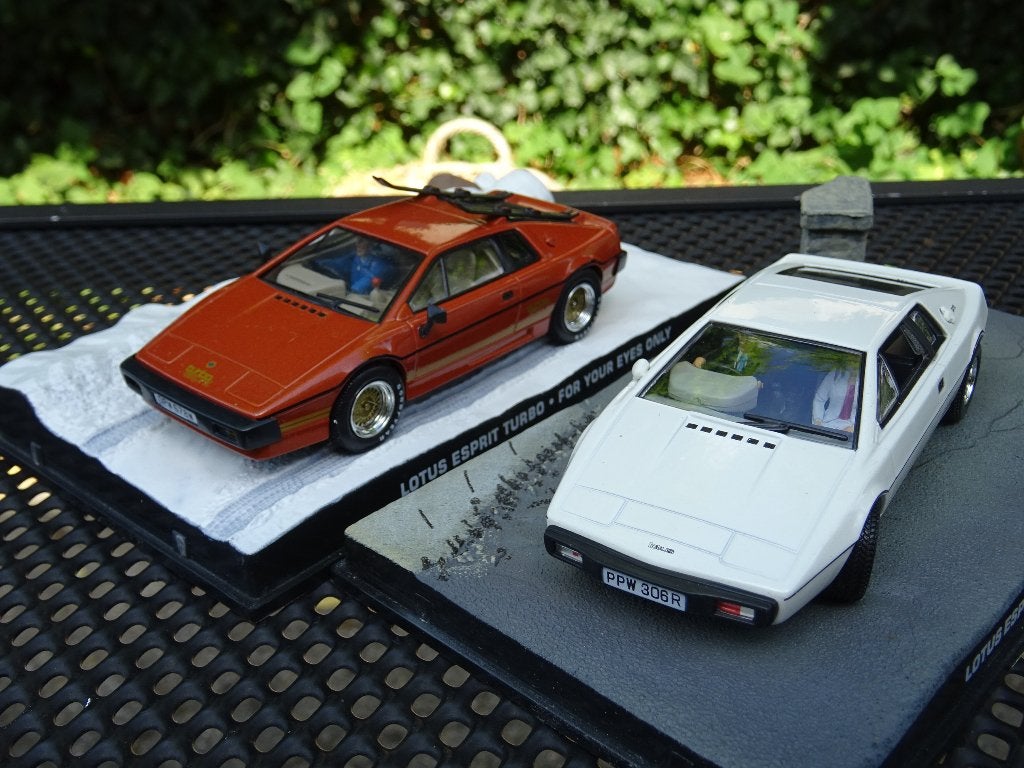 Lot de 2 Lotus Esprit - 1/43, Hobby & Loisirs créatifs, Voitures miniatures | 1:43, Enlèvement ou Envoi, Comme neuf, Voiture