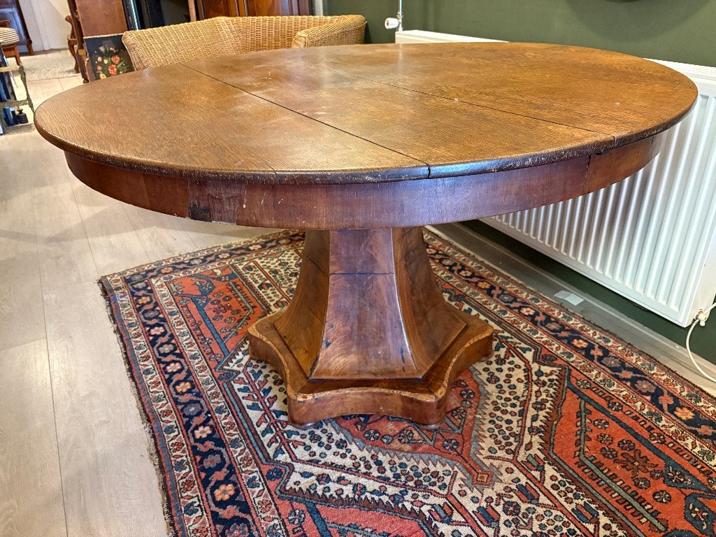 Grote 19e Eeuws Ronde Eettafel op centrale poot., Ophalen