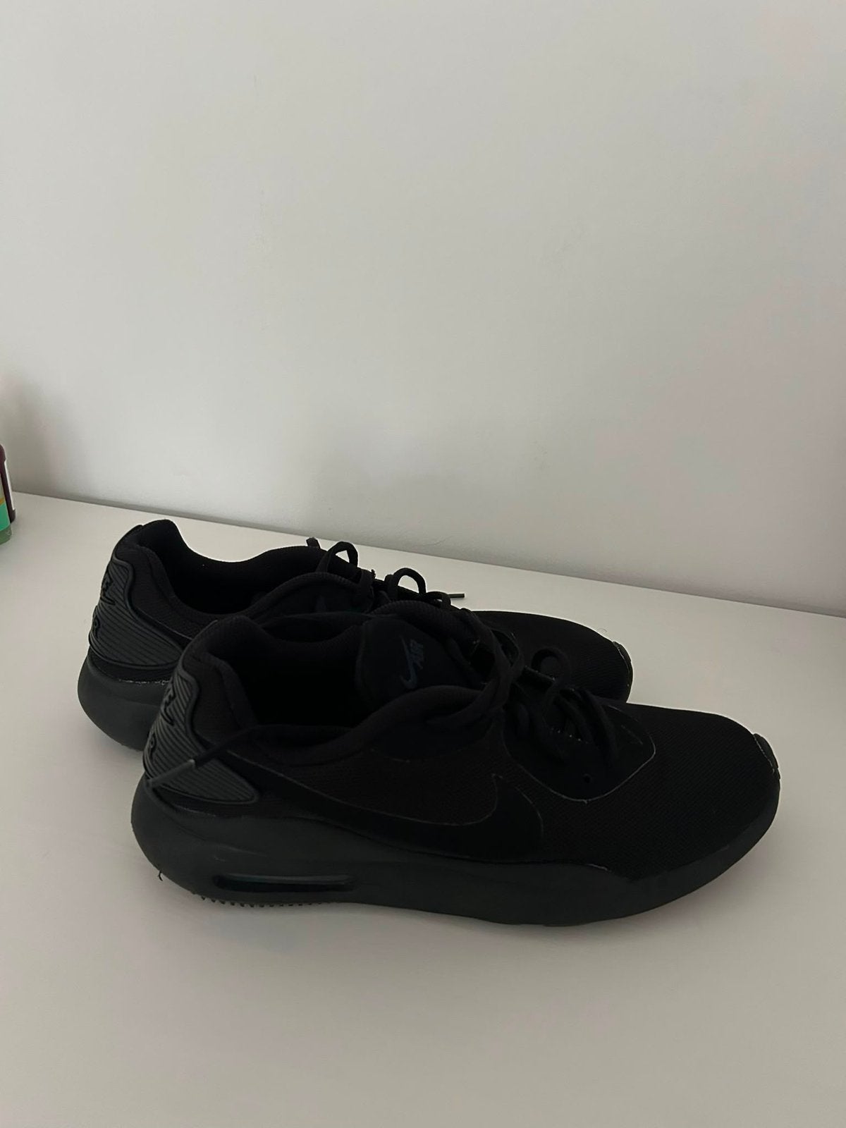 Nike Air Max Oketo triple black maat 44, Ophalen, Gedragen, Sportschoenen, Zwart