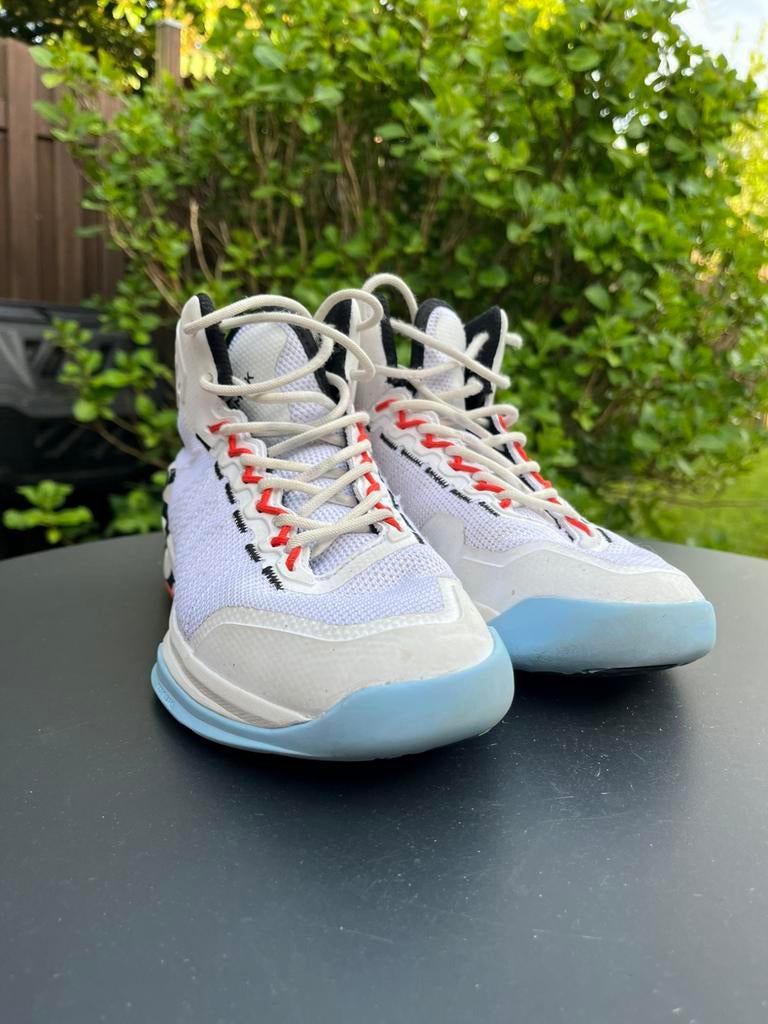 Basketbalschoenen Tarmak maat 39, Ophalen of Verzenden, Zo goed als nieuw, Schoenen