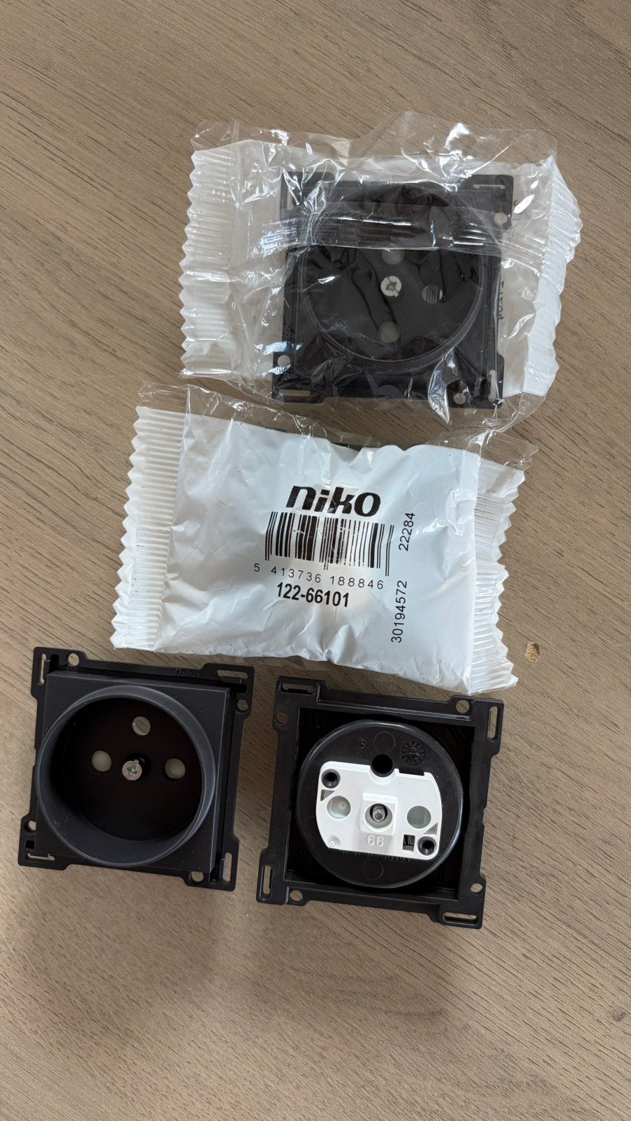 Niko stopcontact afwerkingsset antraciet 122-66101 (23stuks), Ophalen of Verzenden, Nieuw, Stopcontact