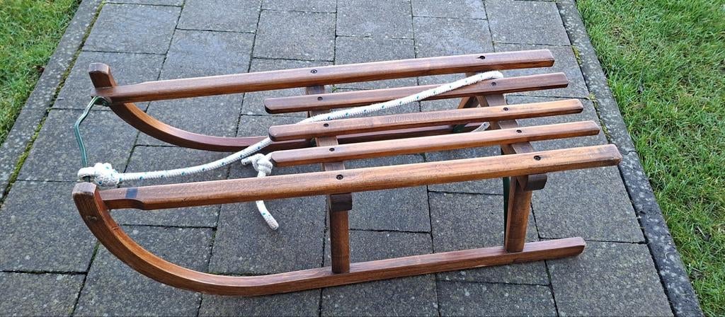 Houten slee, Enlèvement