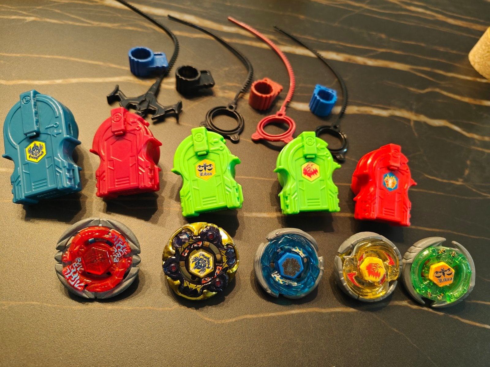 Set Beyblades (Metaal), Ophalen