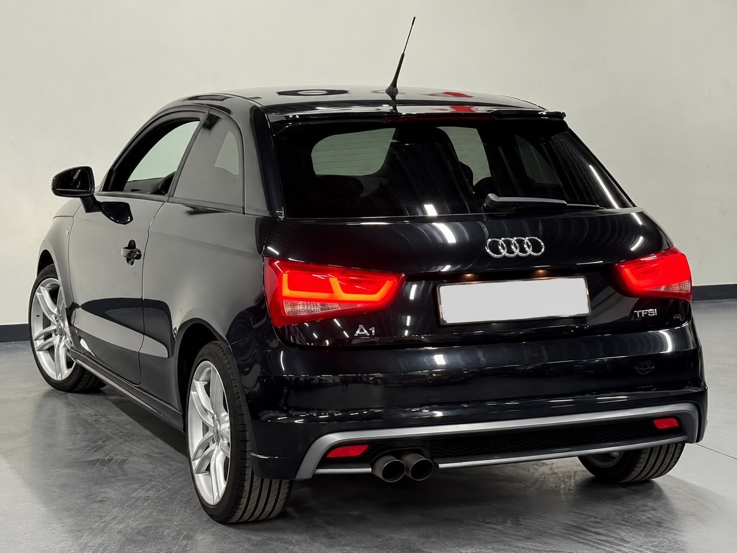 Audi a1 1.4 Benzine automaat, Auto's, A1, Zwart, 4 cilinders, Leder