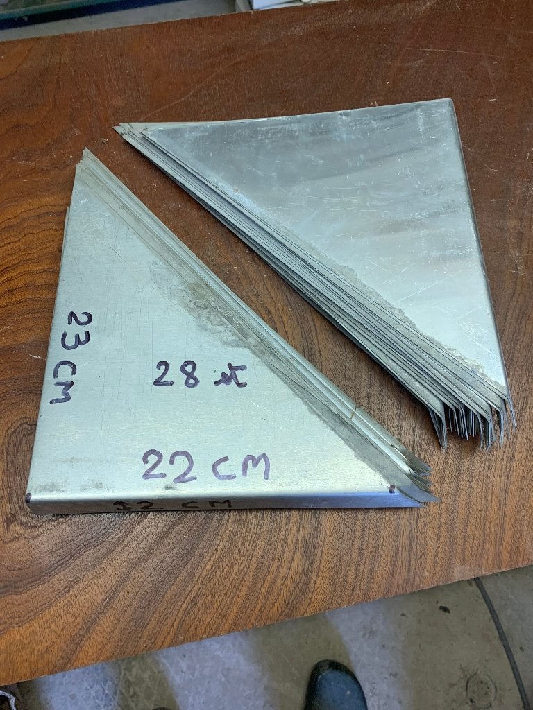 Driehoeken zink dak afwerking 56 stuks, Doe-het-zelf en Bouw, Ophalen, Zo goed als nieuw, Overige metalen