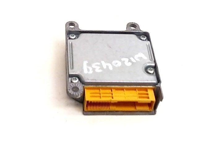 BOITIER AIRBAG Suzuki Liana (ERC / ERD / RH4), Dhr. M. Roggen, Stadsweg 37 37
9917 PV  WIRDUM GR., NL, Suzuki, Utilisé