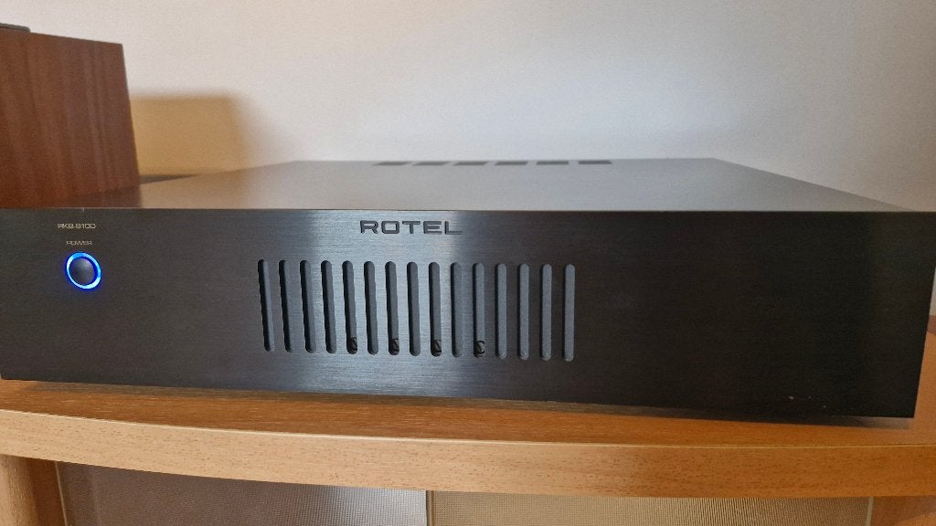 Rotel RKB - 8100  8 kanaals eindversterker, Audio, Tv en Foto, Ophalen, Stereo