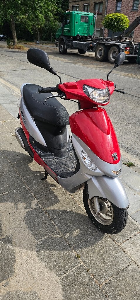 Peugeot V-clic, Classe B (45 km/h), Enlèvement, Utilisé, Essence