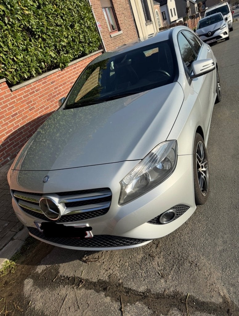 2012 Mescedez Benz A 180  - Gasoline-Export, Autos, Adapté aux personnes handicapées, Achat, Euro 6, 5 portes