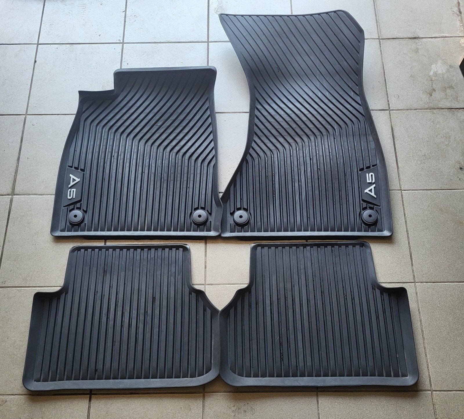 Tapis caoutchouc Audi A5 Sportback, Enlèvement
