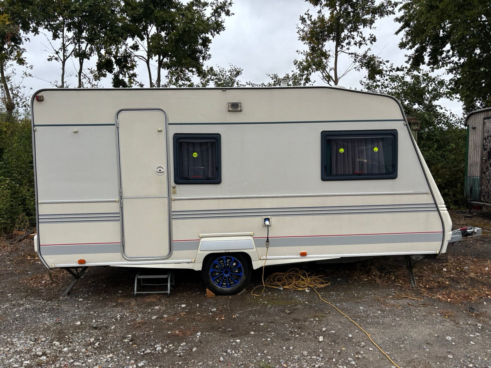 Belle caravane complète à vendre, Jusqu'à 4, 4 à 5 mètres, 750 - 1000 kg, Particulier