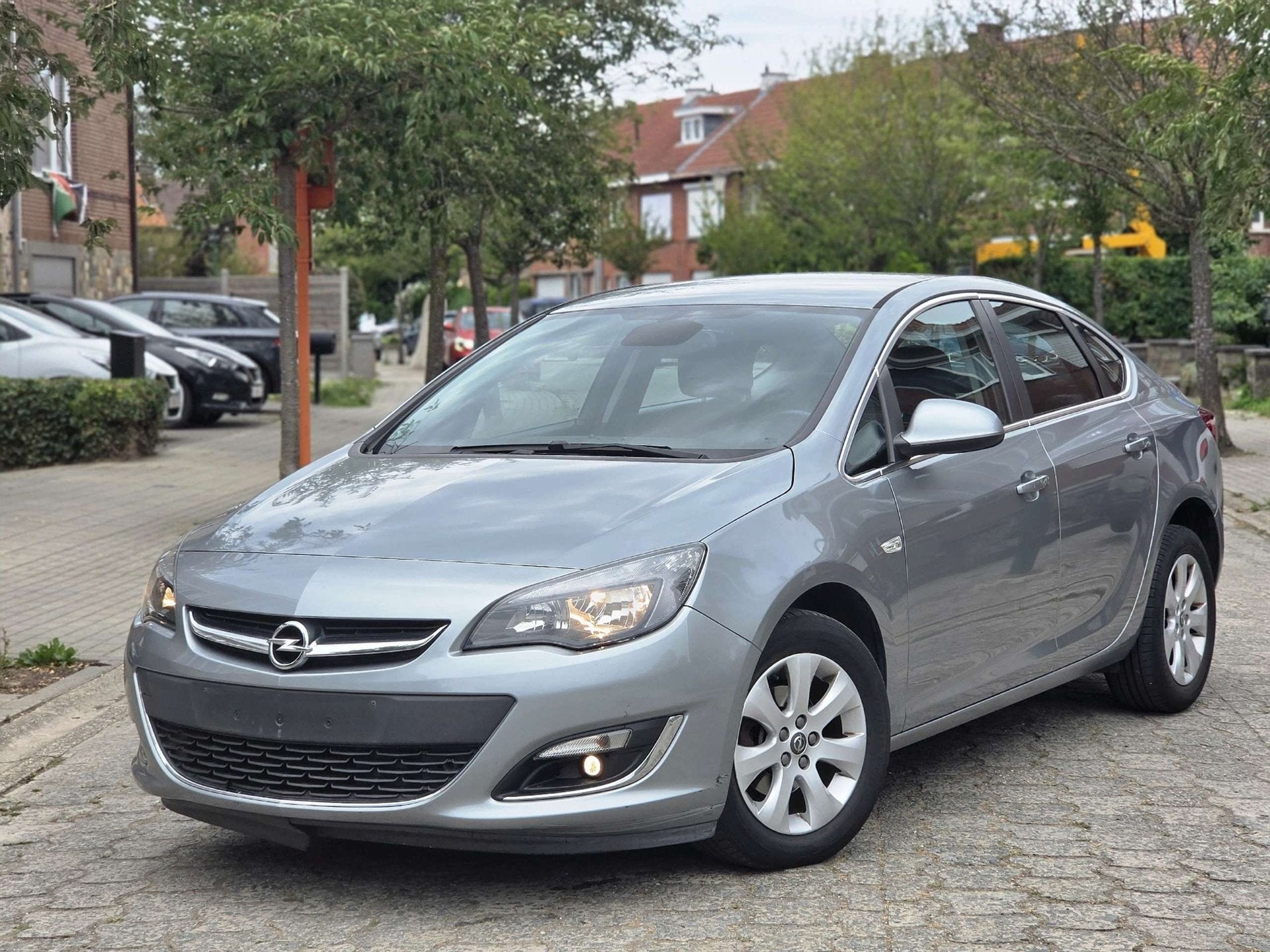 Opel Astra 1.6i COSMO / 1E EIGENAAR / DEALER ONDERHOUDEN, Autos, Achat, Entreprise, Noir, 5 portes