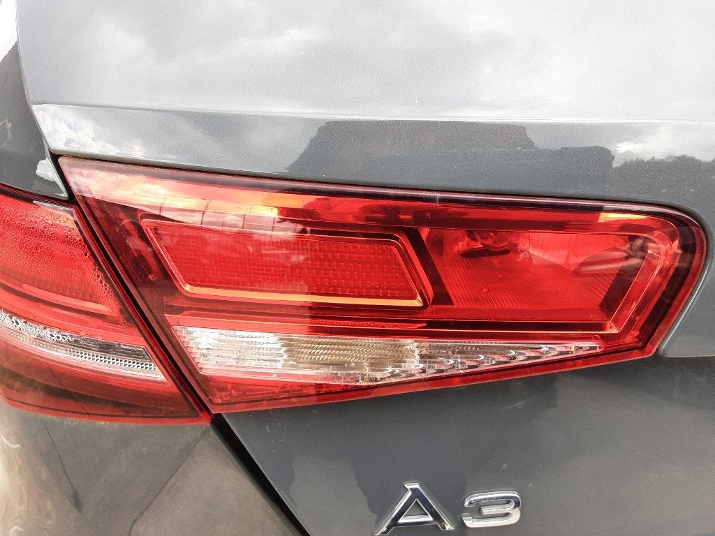 ACHTERLICHT LINKS ACHTERKLEP Audi A3 (8V1 / 8VK), Auto-onderdelen, Info@audi.de, Audi, Audi AG, Gebruikt