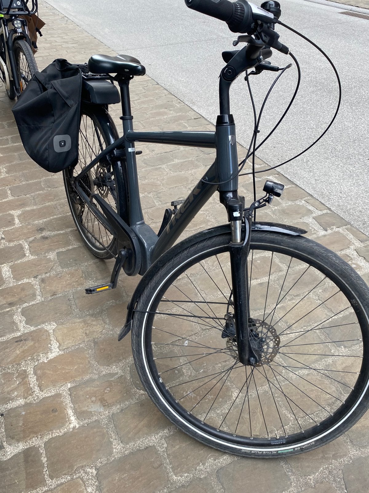 Electriche fiets trek met bosch motor, Ophalen, Gebruikt, 50 km per accu of meer