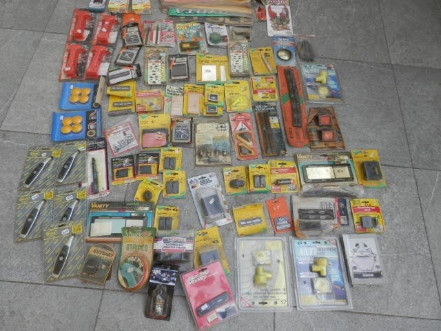 Accessoires automobiles provenant d'anciens stocks., Enlèvement, Neuf
