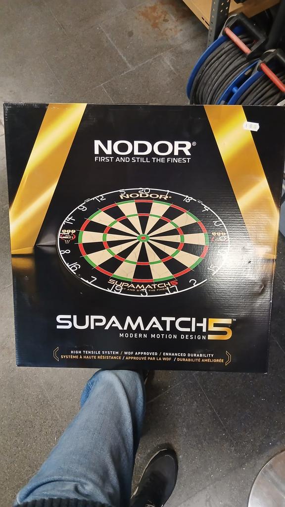 Darts set compleet inclusief staander en rekenmachine, Sport en Fitness, Darts, Ophalen, Zo goed als nieuw