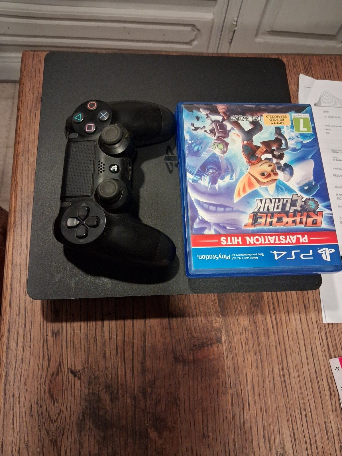 Playstation 4 slim te koop tweedehands controllers èn alle ., Met 2 controllers, Ophalen of Verzenden, Zo goed als nieuw, Slim