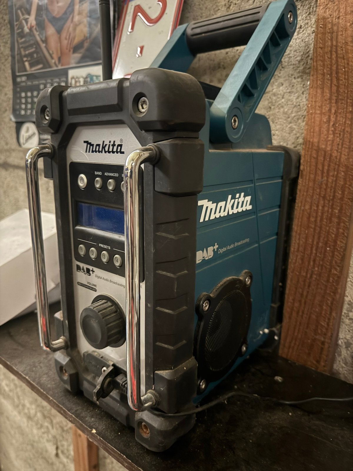 Makita DMR110 Bouwradio – DAB+ / FM – Uitstekende staat, Ophalen, Zo goed als nieuw, Bouwradio