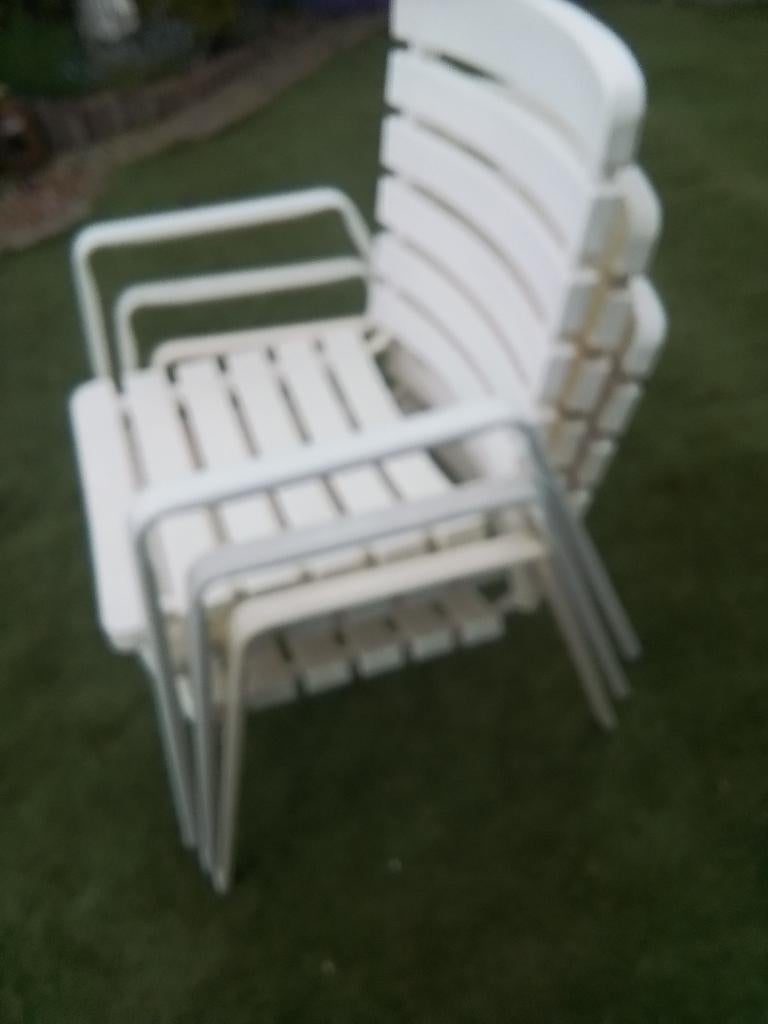 10 witte stevige tuinstoelen met ijzeren leuning, Tuin en Terras, Tuinstoelen, Ophalen