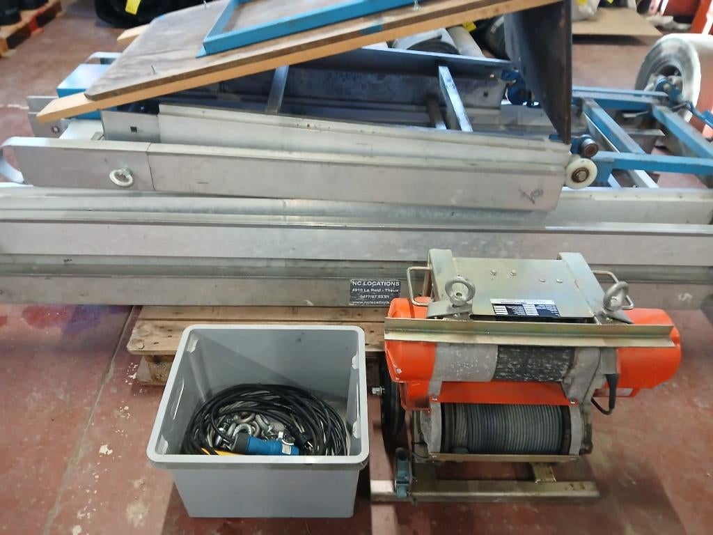 Haemmerlin Ladderlift 10m | Pannen - Bouw - Dak | € 1950, Doe-het-zelf en Bouw, Bouwliften, Zo goed als nieuw, Bouwlift, Ophalen
