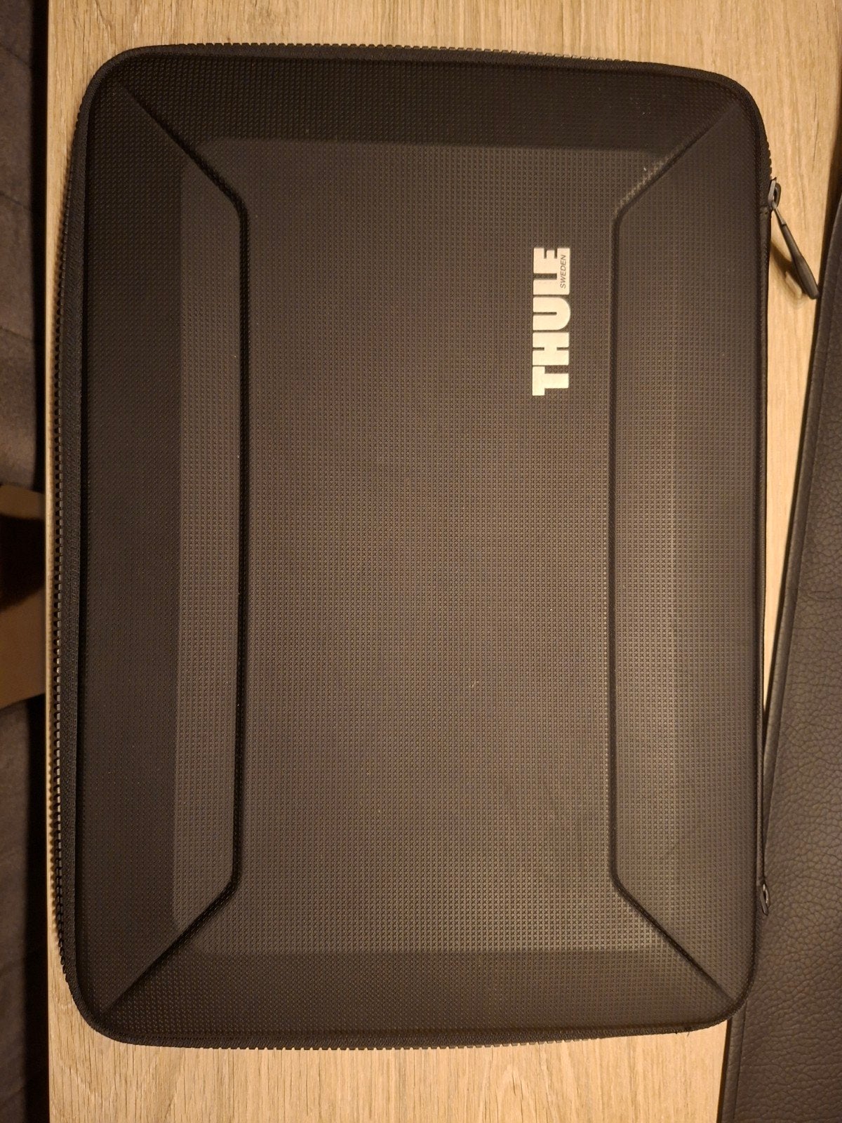 THULE Laptop casing 16 Inch (Hardcase), Waterdicht, Ophalen of Verzenden, Zo goed als nieuw, Laptophoes