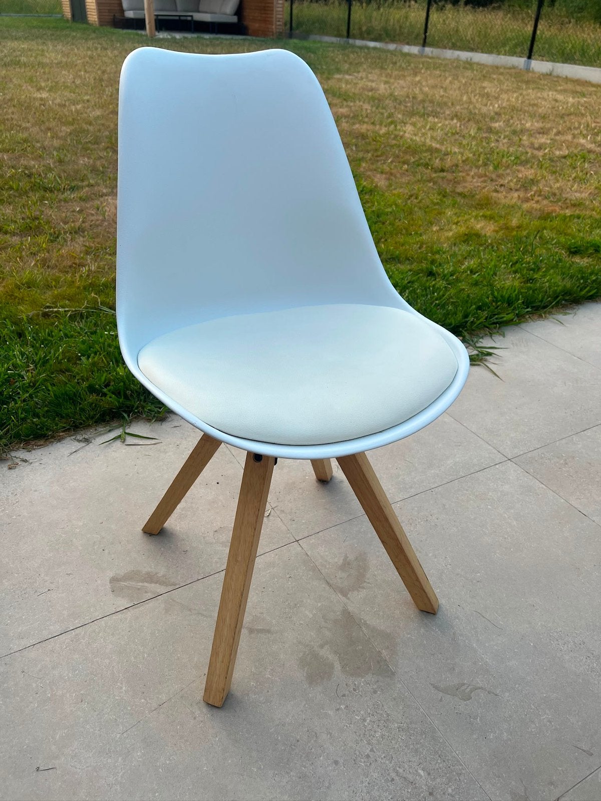 Witte stoelen, Huis en Inrichting, Stoelen, Ophalen, Gebruikt, Wit, Eén