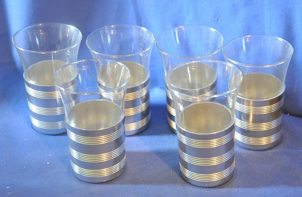 6 verres a thé avec support en alu, Antiquités & Art, Enlèvement ou Envoi
