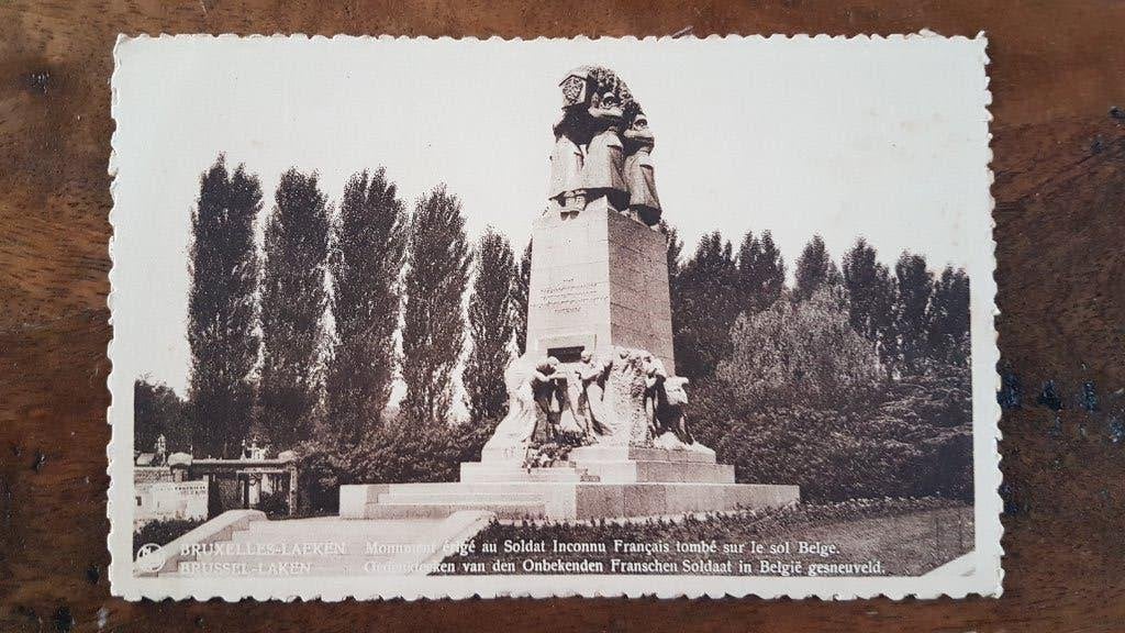 Carte postale Bruxelles Laeken Soldat Mémorial guerre, Enlèvement ou Envoi, 1920 à 1940, Non affranchie, Bruxelles (Capitale)