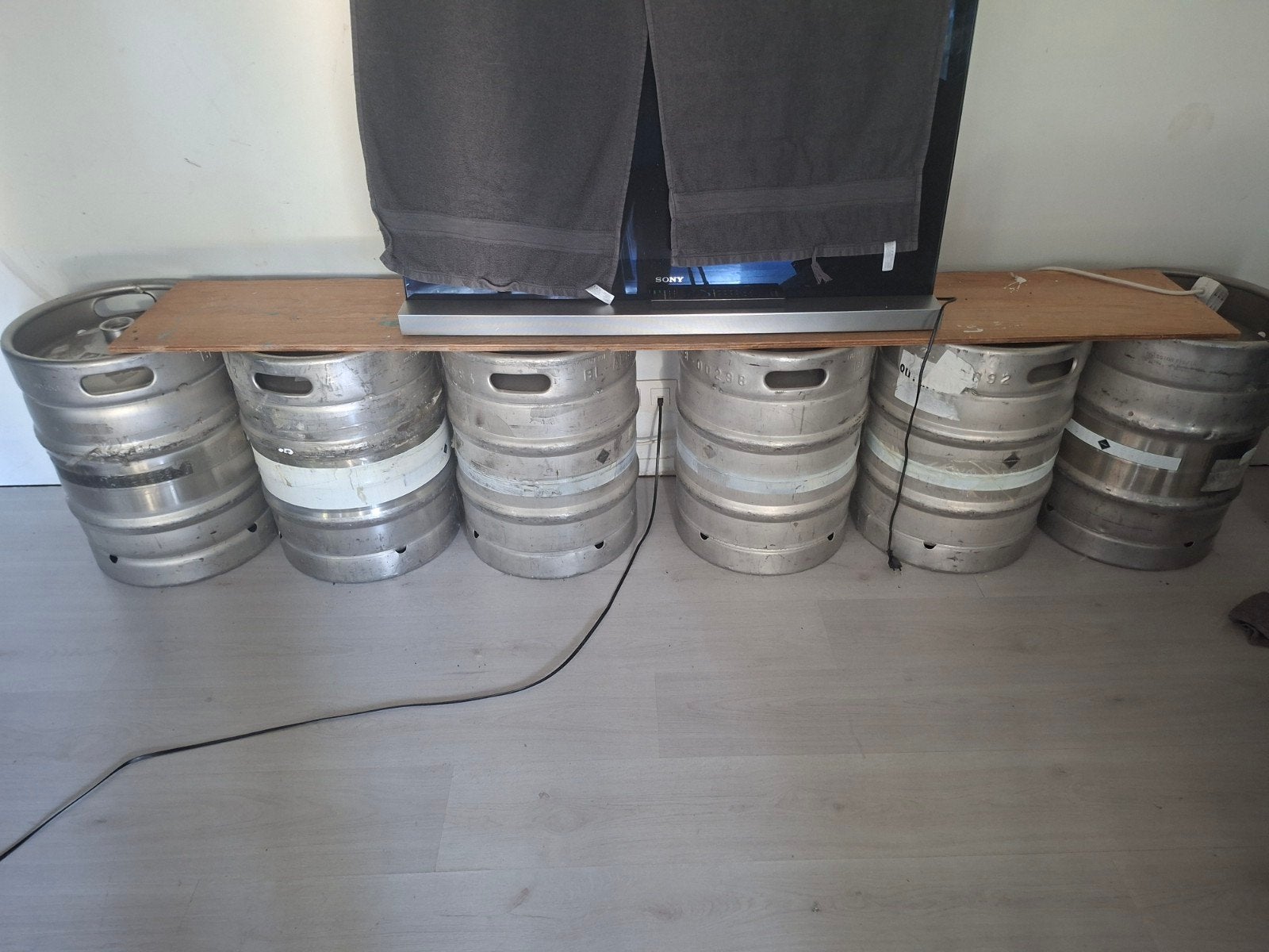 6 lege biervaten, Ophalen