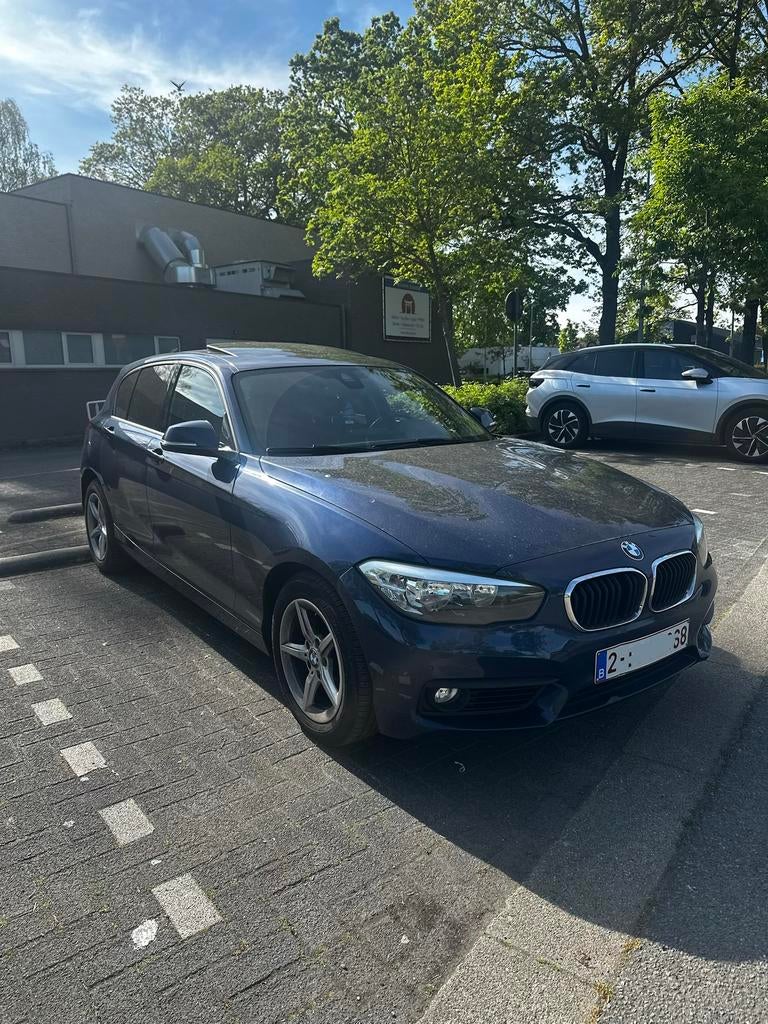 BMW 118i (2019) - Automaat - Full Option - 120pk - Open dak, Automaat, Zwart, Blauw, 5 deurs
