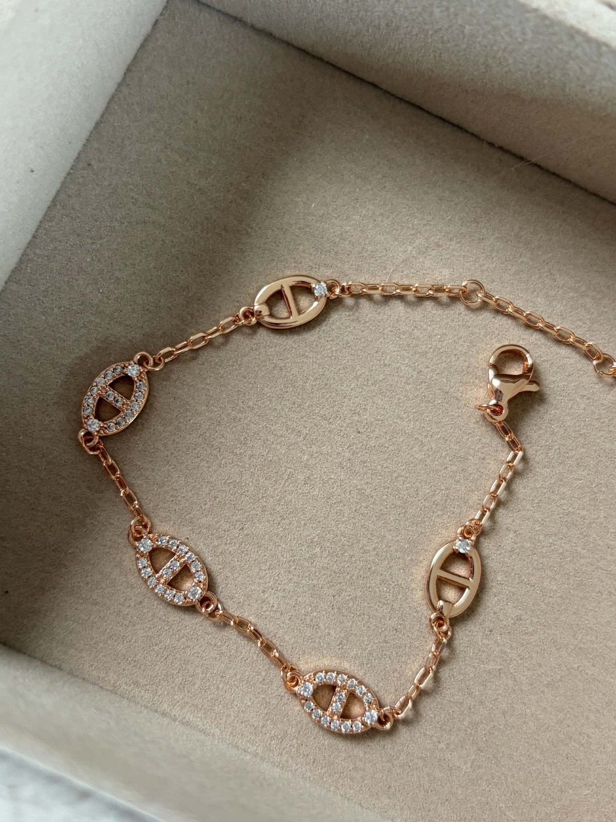 Bracelet de marque de luxe, Bijoux, Sacs & Beauté, Enlèvement, Comme neuf