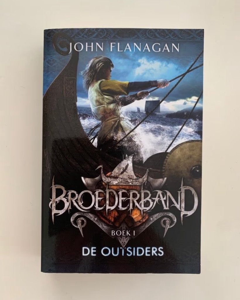 Broederband Boek 1 De outsiders, John Flanagan, Ophalen of Verzenden, Nieuw, Fictie