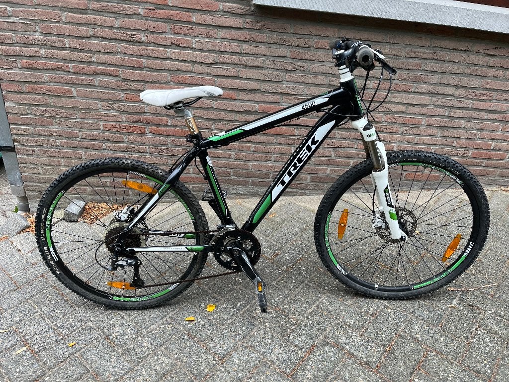 2 mountaine bikes  1trek 1 b twin met schijfremmen, Fietsen en Brommers, Ophalen, Gebruikt, Trek