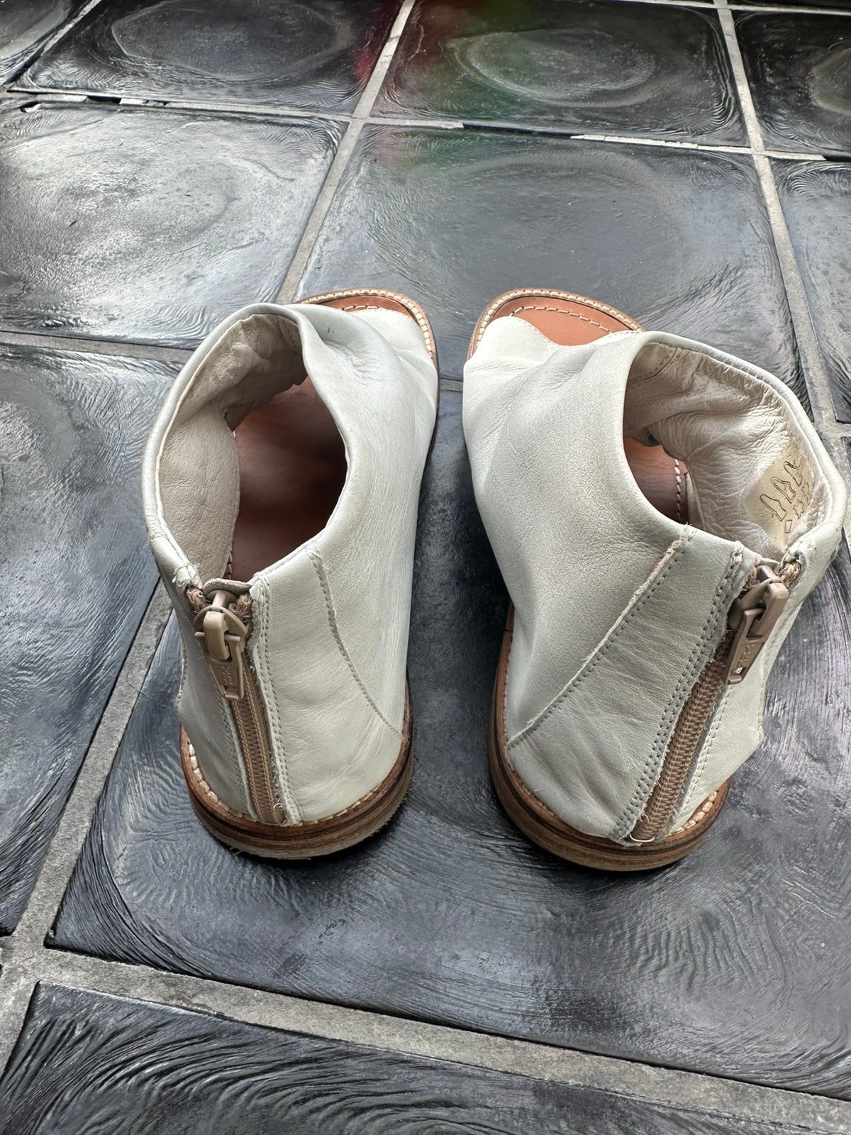 Schoen, Enlèvement, Neuf, Beige