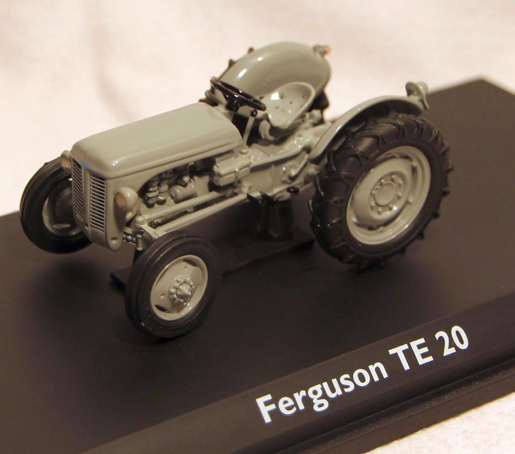 1:43 Schuco 02871 Massey-Ferguson TE 20 grijs, Enlèvement ou Envoi, Comme neuf, Tracteur et Agriculture, Schuco