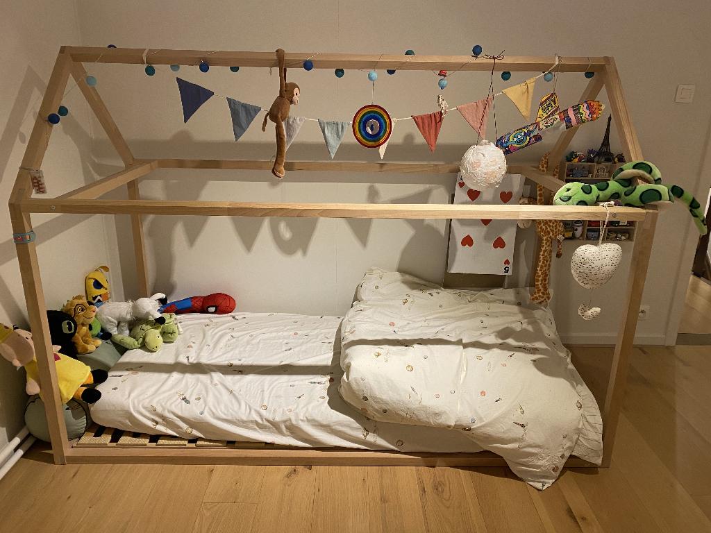 Bedframe kind Childhome (Huisje), Ophalen, 85 tot 100 cm, Zo goed als nieuw, Lattenbodem