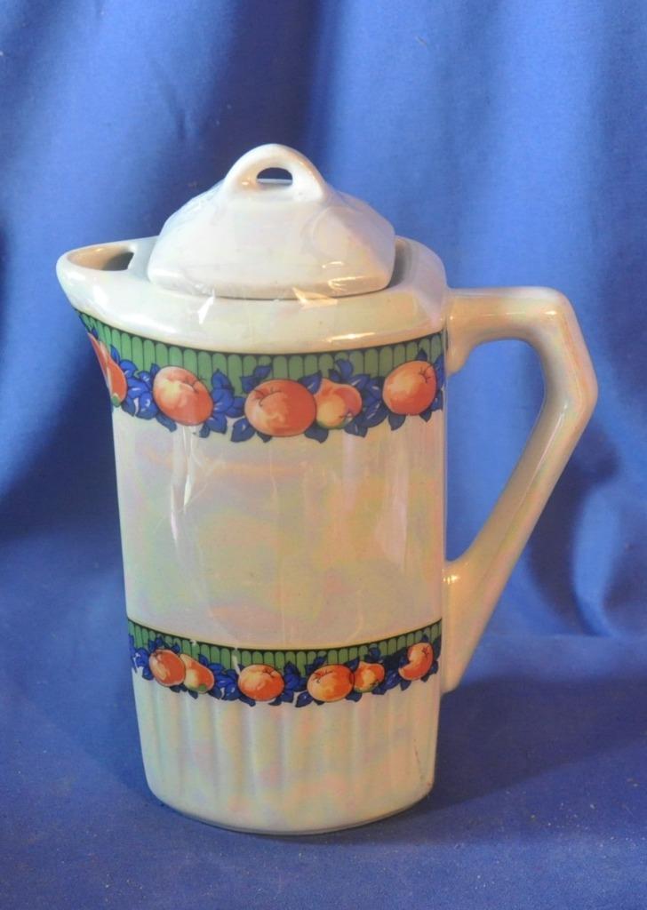 jolie cafetière porcelaine nacrée decor fruits, Enlèvement ou Envoi