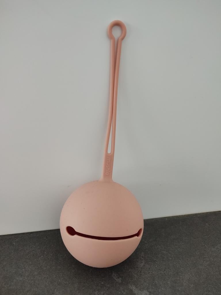 Mushie speenhouder, Ophalen