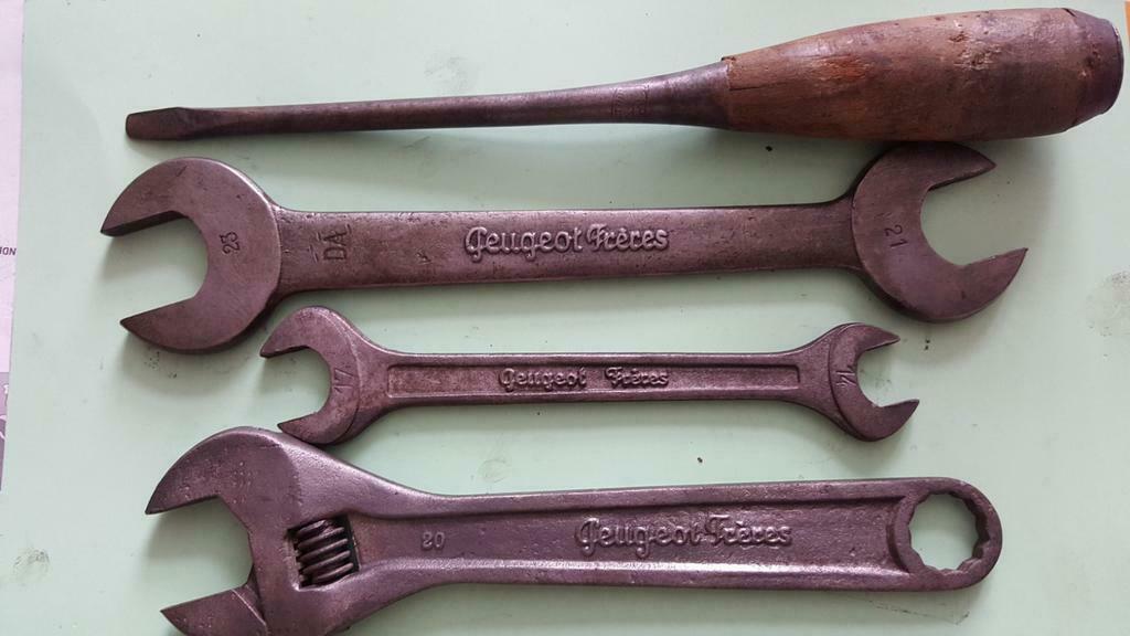 WW2 Peugeot Fréres tool set 202 402, Ophalen of Verzenden, Landmacht, Overige typen