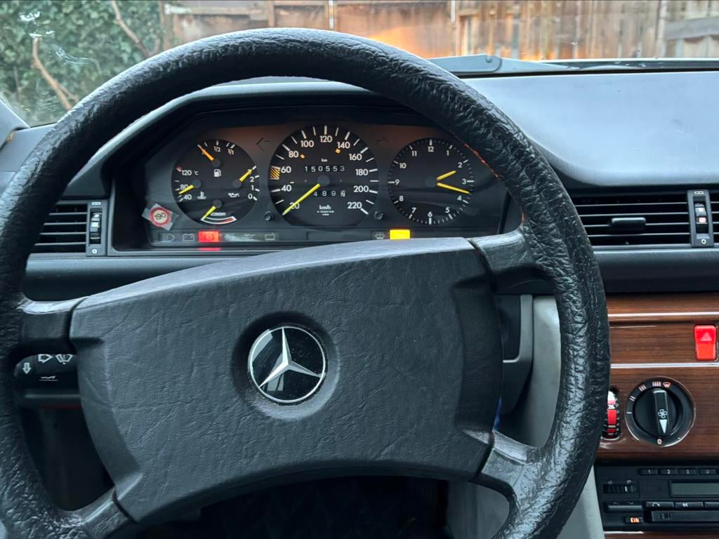 Mercedes Benz E200 Oldtimer Benzine 155000km Keuring voor v, foto 5