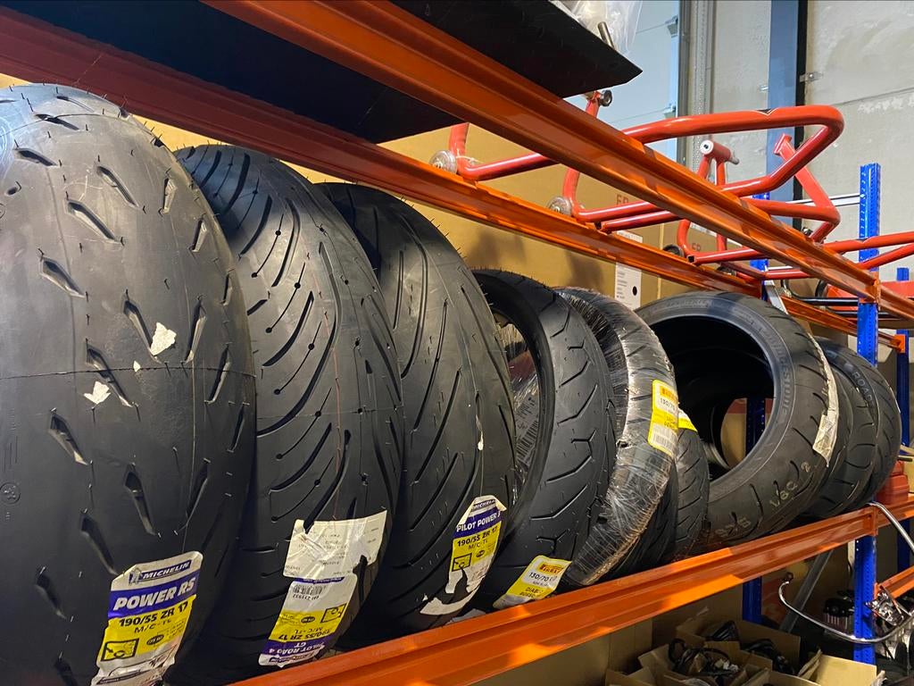LOT 4 NIEUWE MOTORBANDEN MICHELIN METZELER, Enlèvement ou Envoi