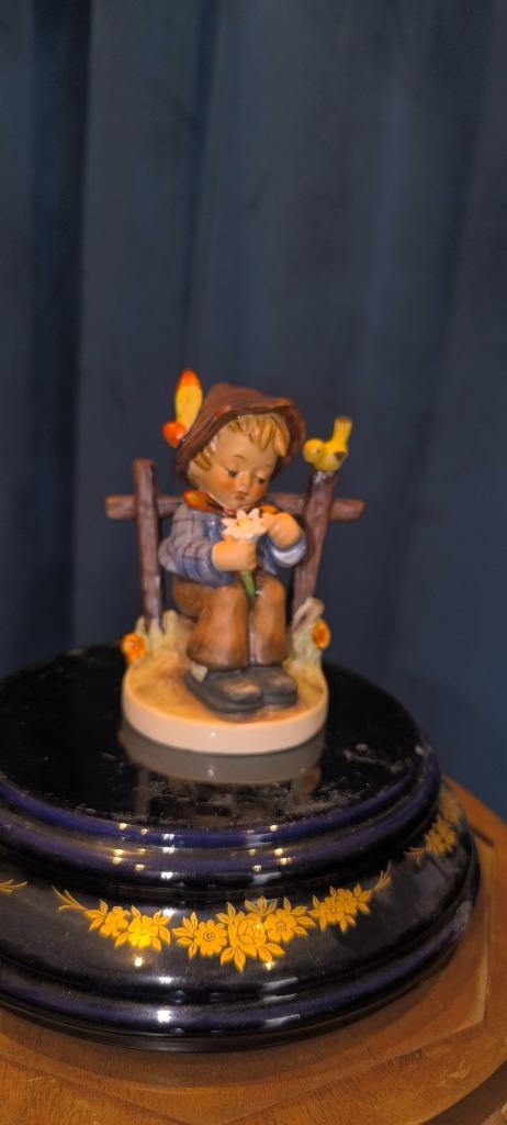 Hummel 147 ,beeld ,h 10 cm, Antiek en Kunst, Ophalen of Verzenden