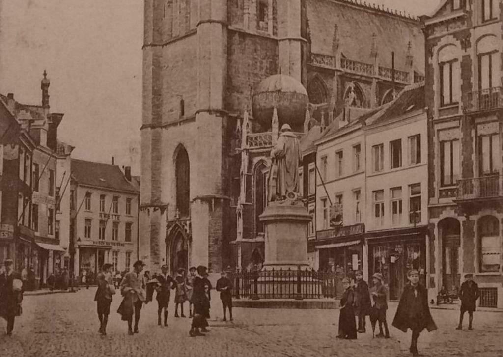 Postkaart Halle (Hal) - De kerk, Ophalen of Verzenden, 1920 tot 1940, Gelopen, Vlaams-Brabant