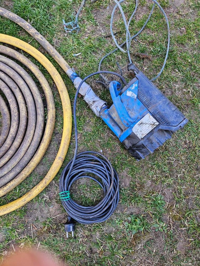 Dompelpomp TALLAS Inclusief 12 m zuigslangen gebruikt, Ophalen, Dompelpomp