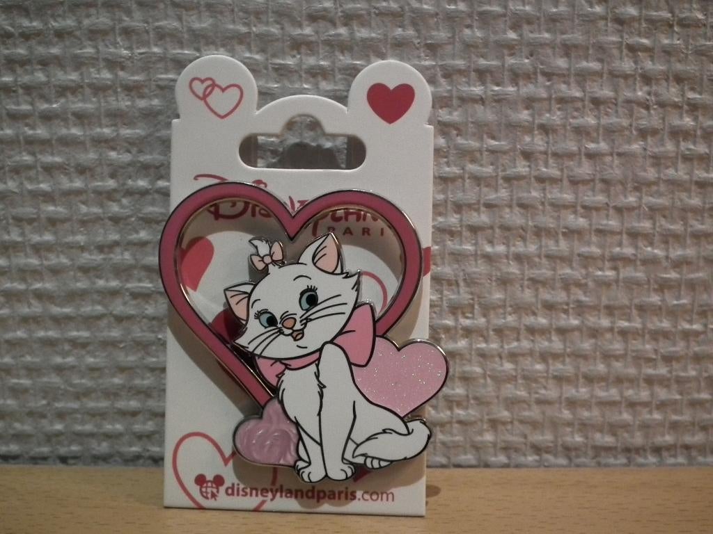 Marie Heart Pin (Disneyland Parijs), Verzamelen, Verzenden, Nieuw, Figuurtje, Speldje of Pin