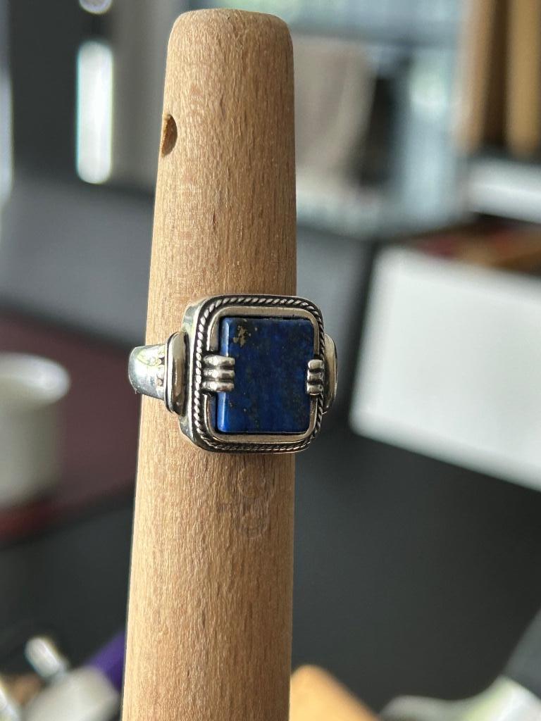 Mooie zilveren ring met lapis lazuli edelsteen, Ophalen, Zo goed als nieuw, Zilver, Met edelsteen
